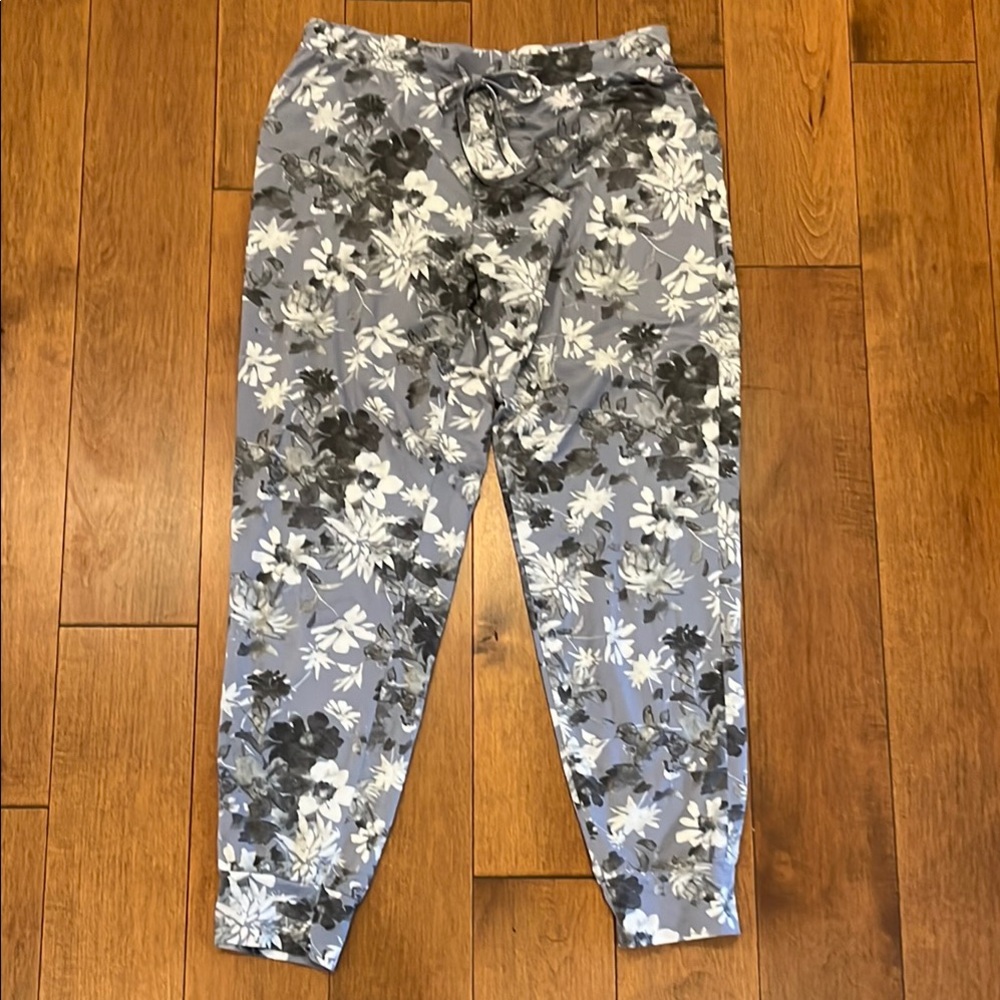 Floral lounge pants/pajama bottoms Tahari size Small